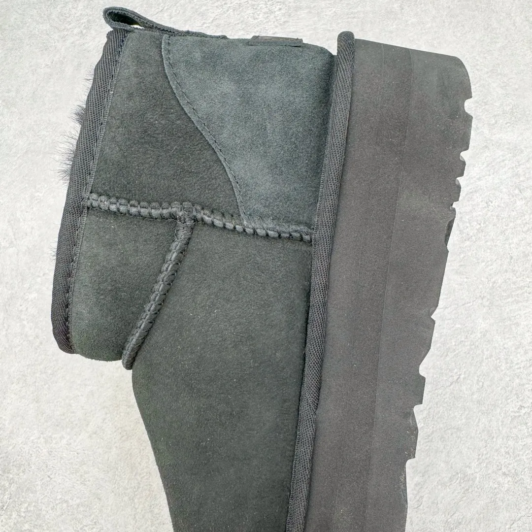 Pick up locally 💰520 UGG 5092 Classic autumn and winter sheepskin and fur integrated snow boots. All shoes are made of ZP. Longfeng A-grade Australian imported sheepskin and fur integrated brand OEM production line. Fully follow the ZP process. OEM original pattern maker. Adhering to the principle of no original shoe development and selection. Pay attention to every detail. The most authentic version on the market. TREADLITE "Light Wing" technology outsole. Light/durable/flexible/pile size: 35 36 37 38 39 40 Coding: by2936070